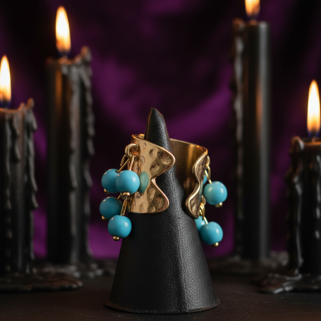 Bague turquoise gros plan côté