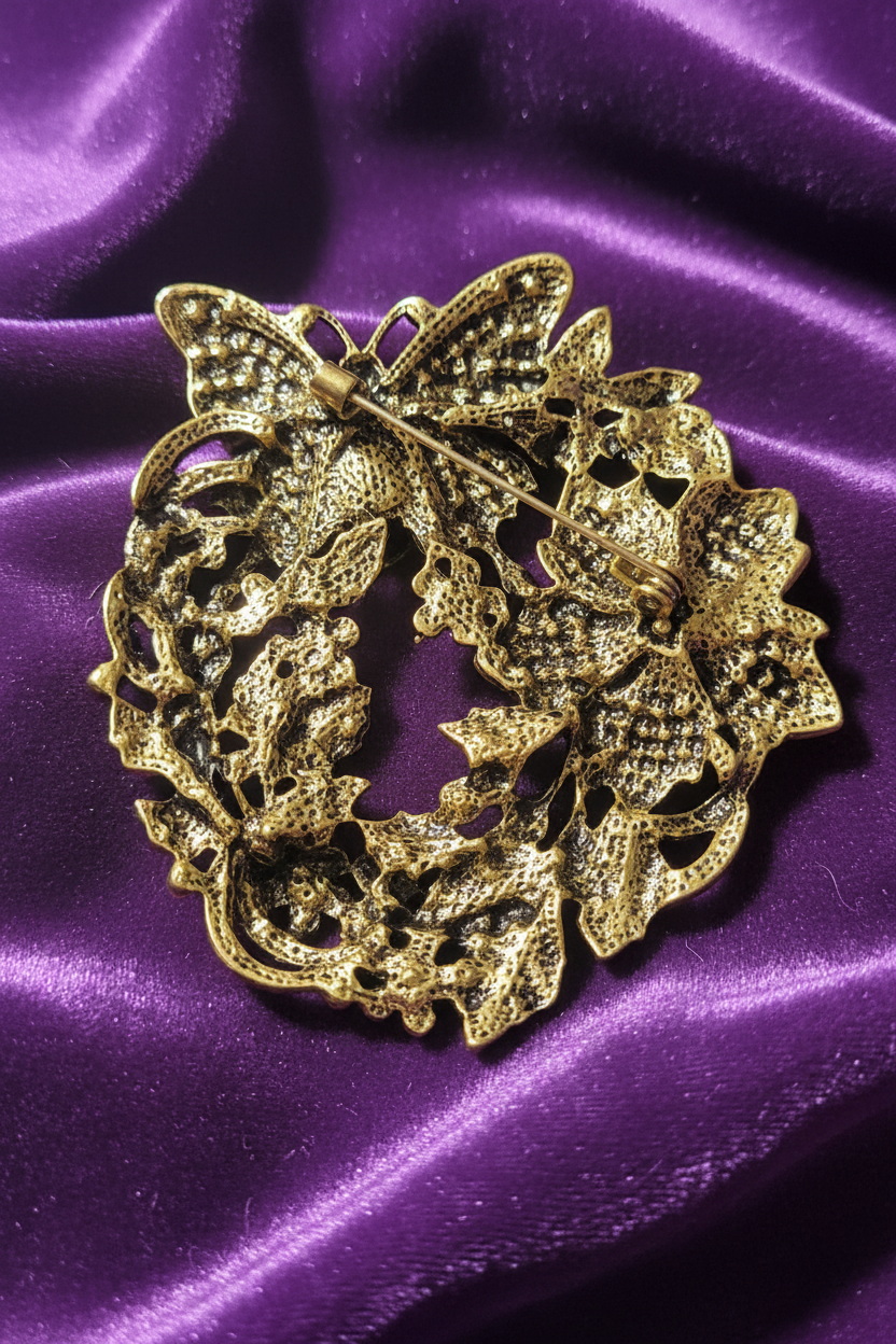 Dos broche baroque mécanisme épingle velours